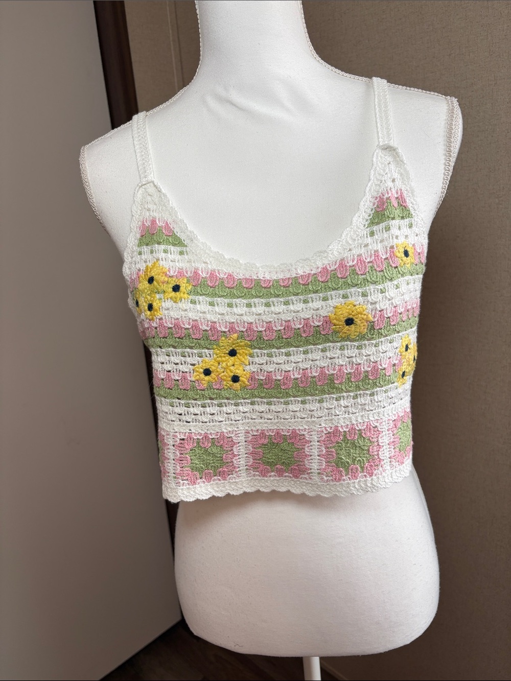 Good Luck Gem Womens Crochet Floral Granny Square Crop Tank Top M Cottagecore